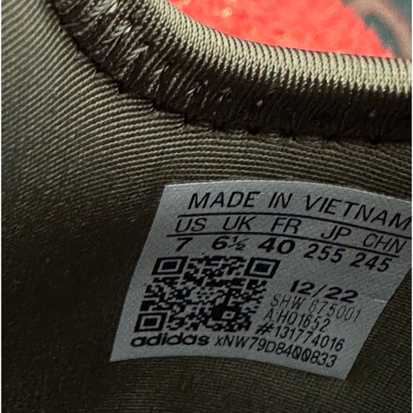 NWT Adidas Men's Originals size 7 NMD R1 Sneakers. Olive Strata/Camo colorway - Picture 8 of 9